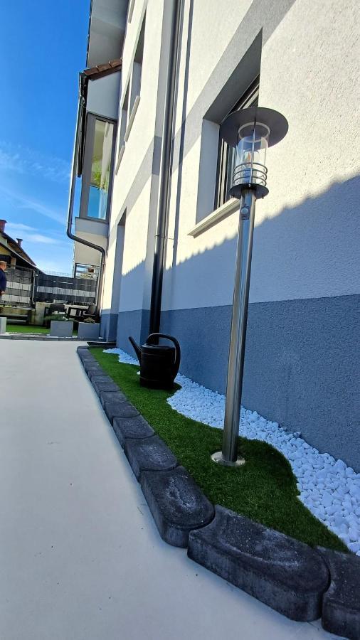 Apartmaji Stars Mavcice ภายนอก รูปภาพ