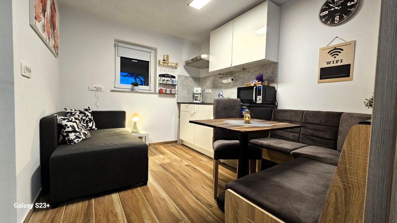 Apartmaji Stars Mavcice ภายนอก รูปภาพ